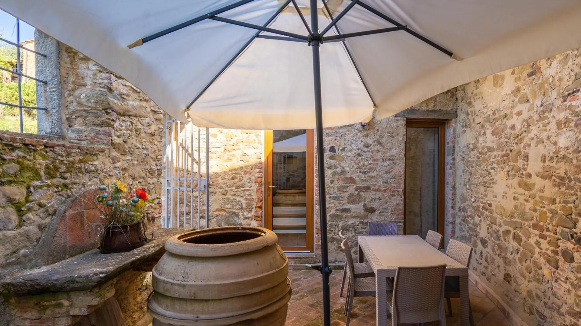 Borgo Sanvincenti Villa Gaiole in Chianti Italy